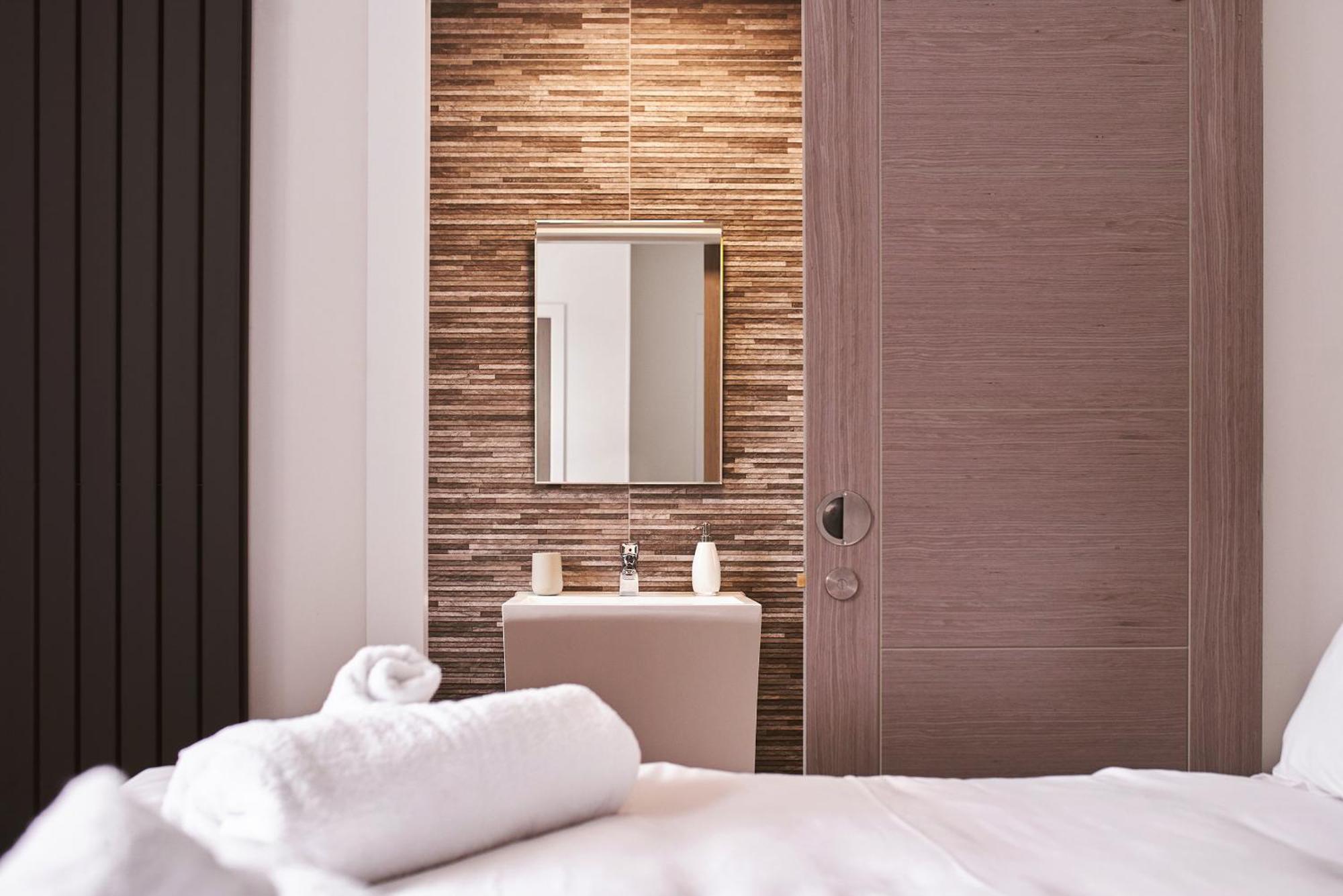 Harbour Breeze - Contemporary Waterside Bolthole On Torquay'S Iconic Marina Apartment Exterior photo